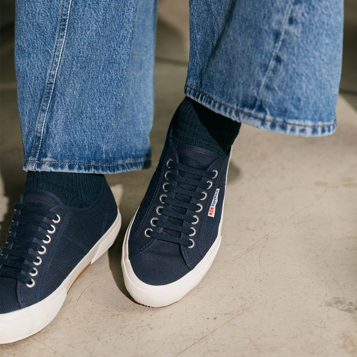 Superga 2750 cotu classic in navy blue worn with navy blue socks